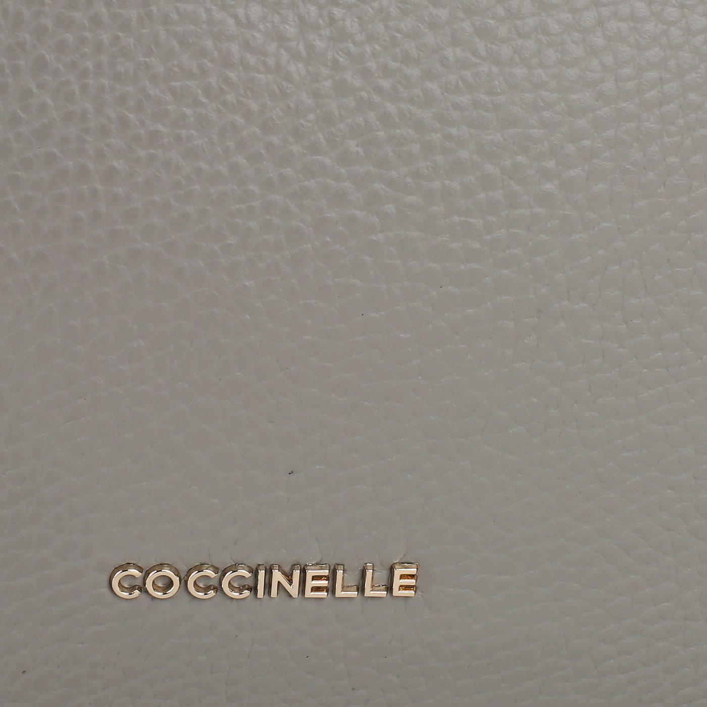 Кожаная сумка через плечо Coccinelle Lea