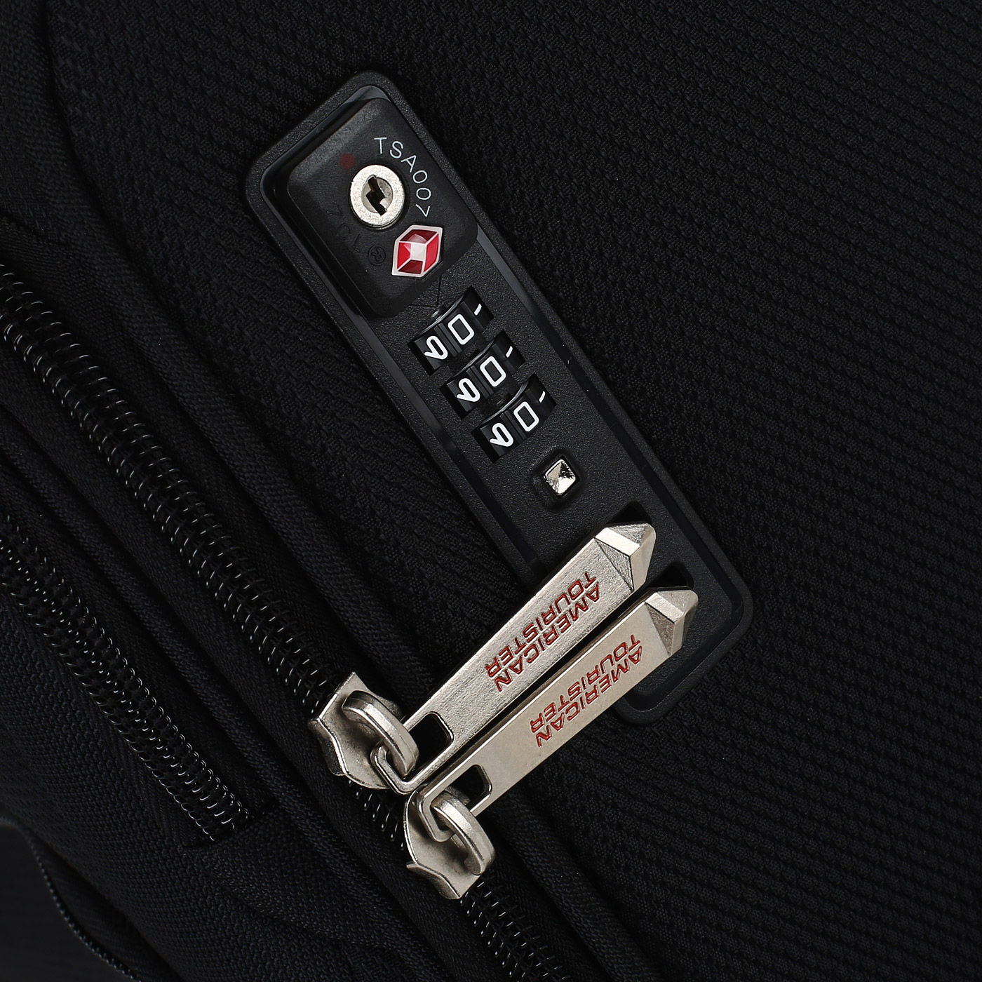 Чемодан для ручной клади тканевый с кодовым замком American Tourister Summerfunk