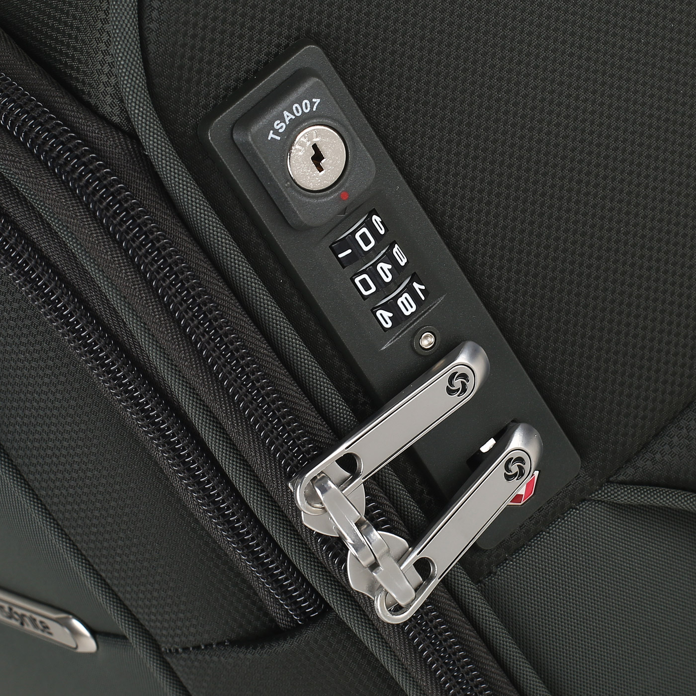 Текстильный чемодан Samsonite D'lite