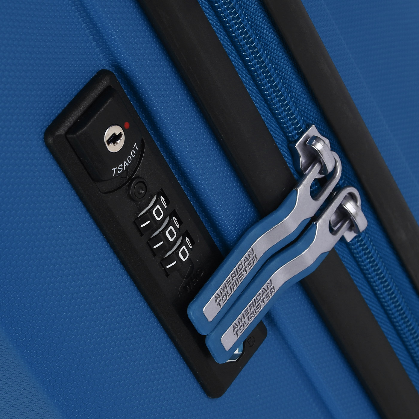 Чемодан для ручной клади из полипропилена с кодовым замком American Tourister Bon Air